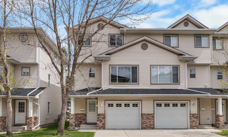 33 Country Hills Cove NW