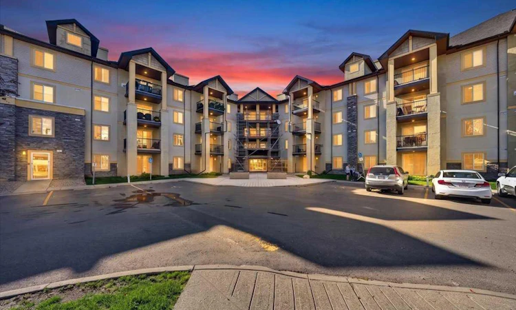 1210-8810 Royal Birch Boulevard NW