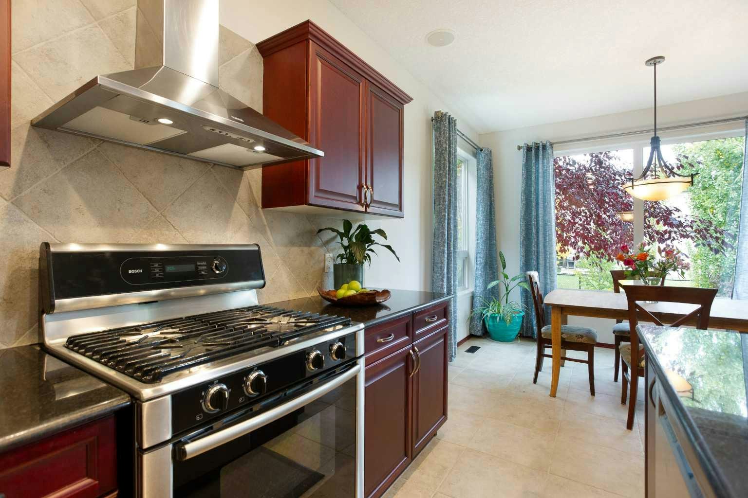 66 Cougarstone Close SW, Calgary, AB, T3H 5J4 - 11