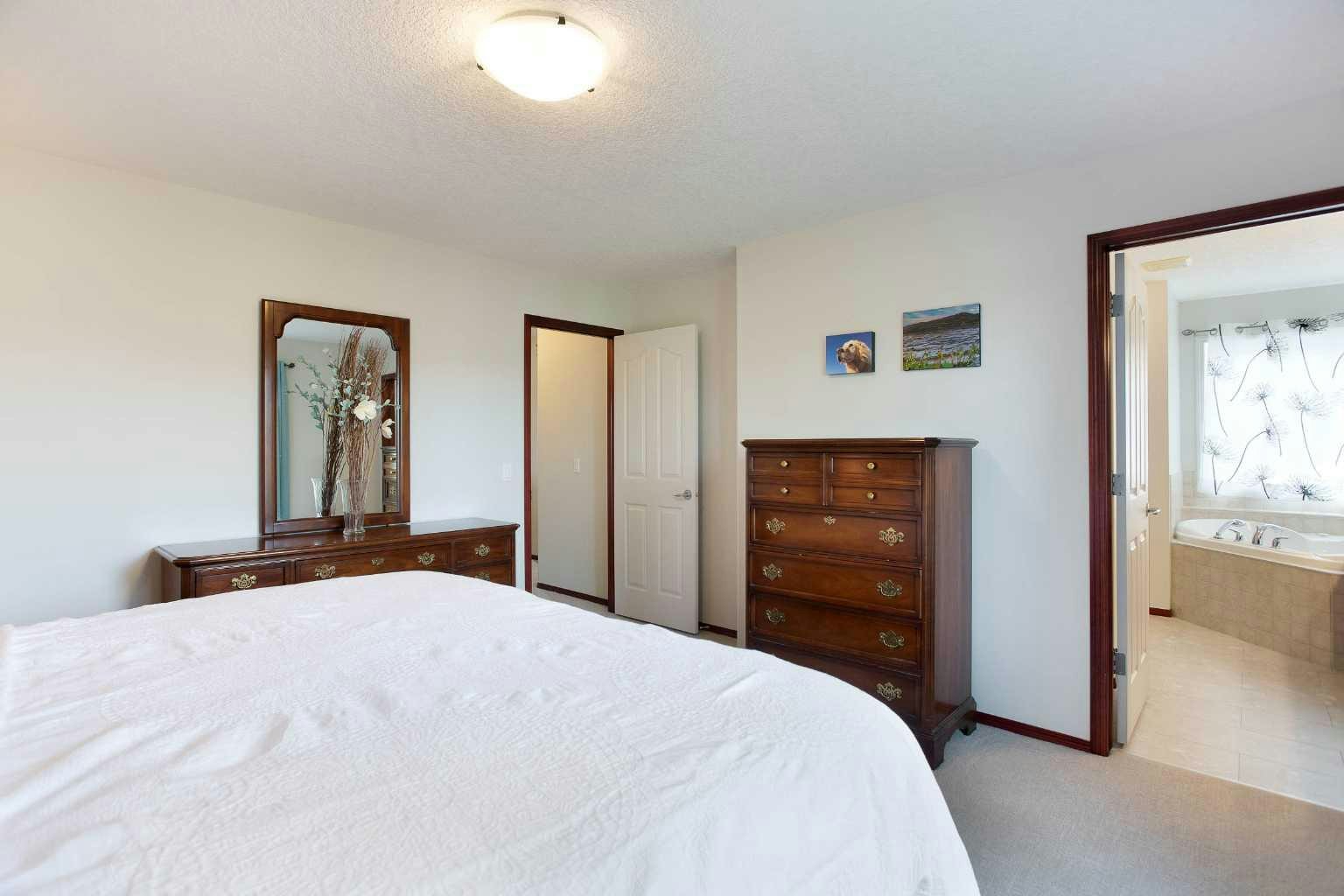 66 Cougarstone Close SW, Calgary, AB, T3H 5J4 - 23