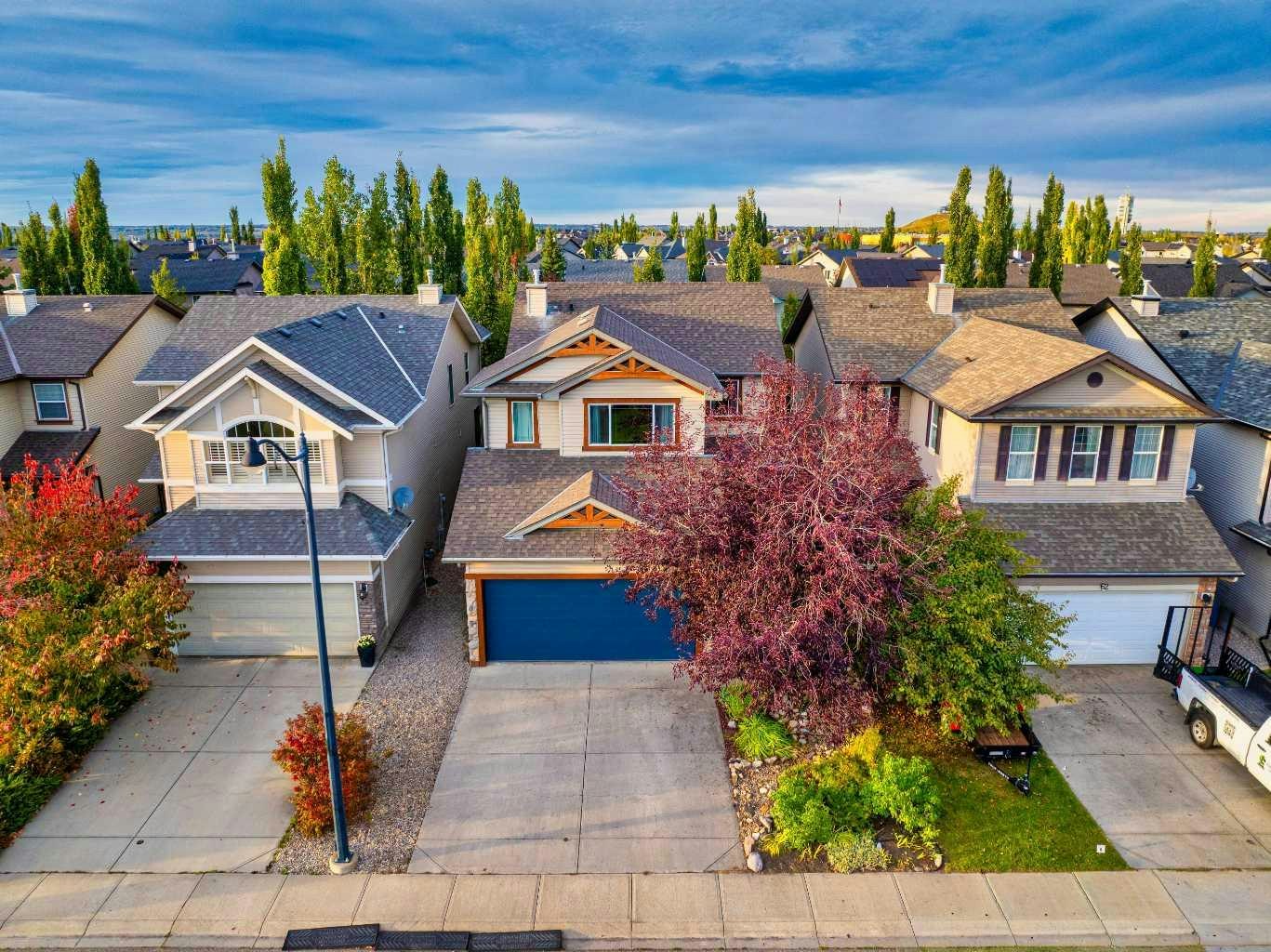 66 Cougarstone Close SW - 2