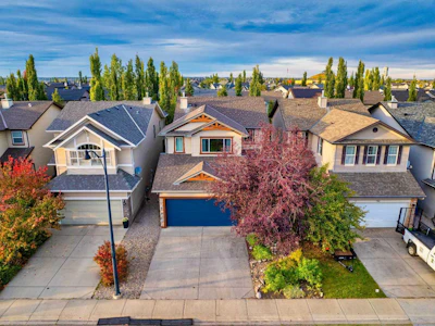 66 Cougarstone Close SW - 2