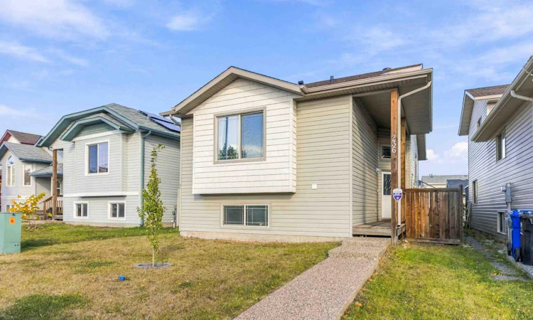 236 Paris Crescent