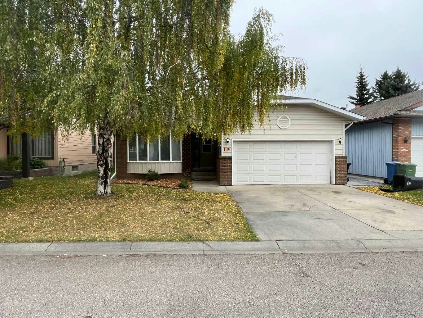 12 Woodmont Rise SW, Calgary, AB, T2W 4L3