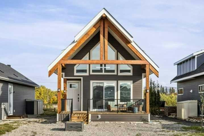44 Cottageclub Lane, Rural Rocky View County, AB, T4C 1B1