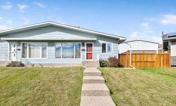 218A Allan Crescent SE