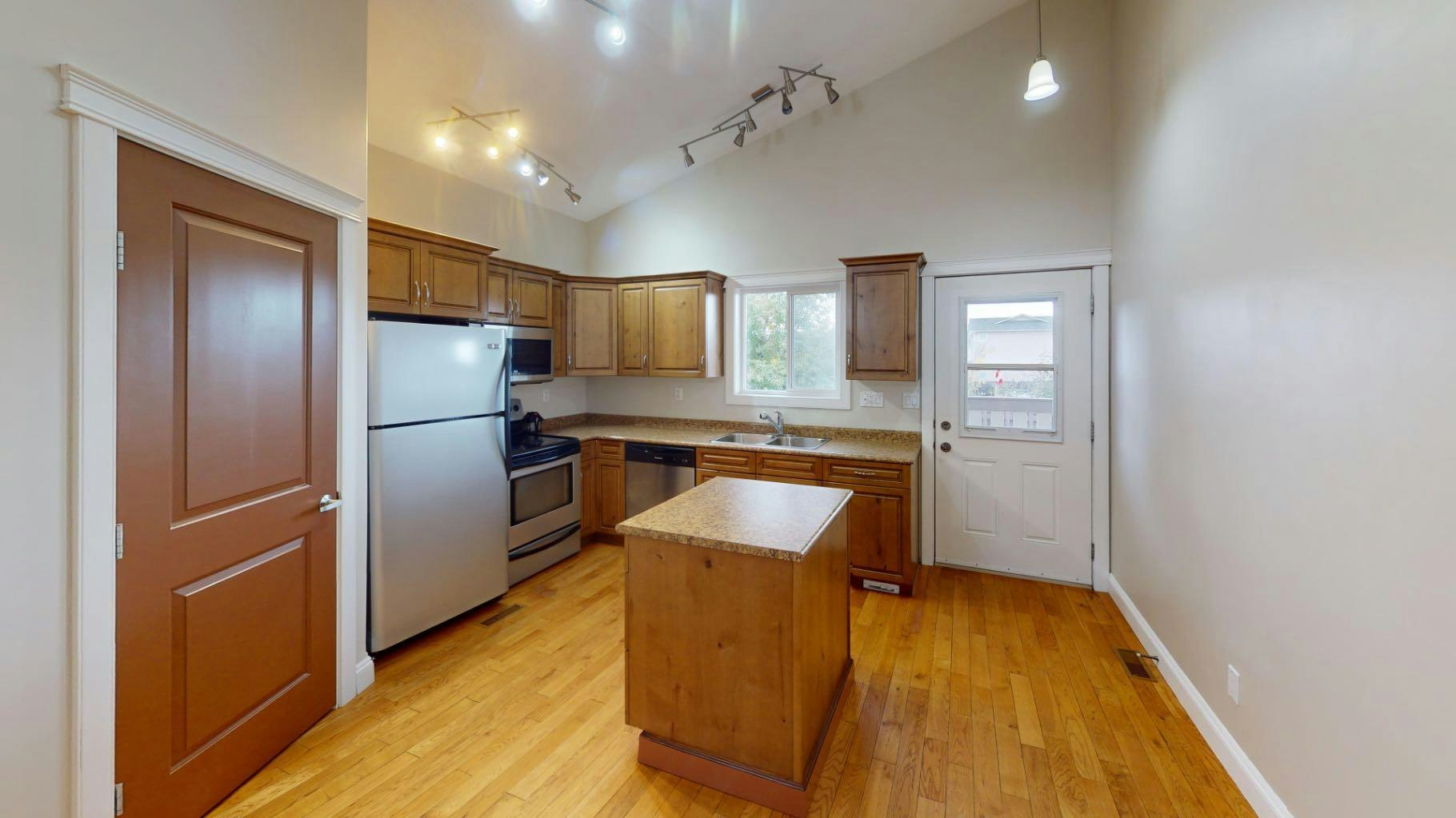 118 Wanyandi Avenue, Hinton Hill, AB, T7V 1M6 - 3