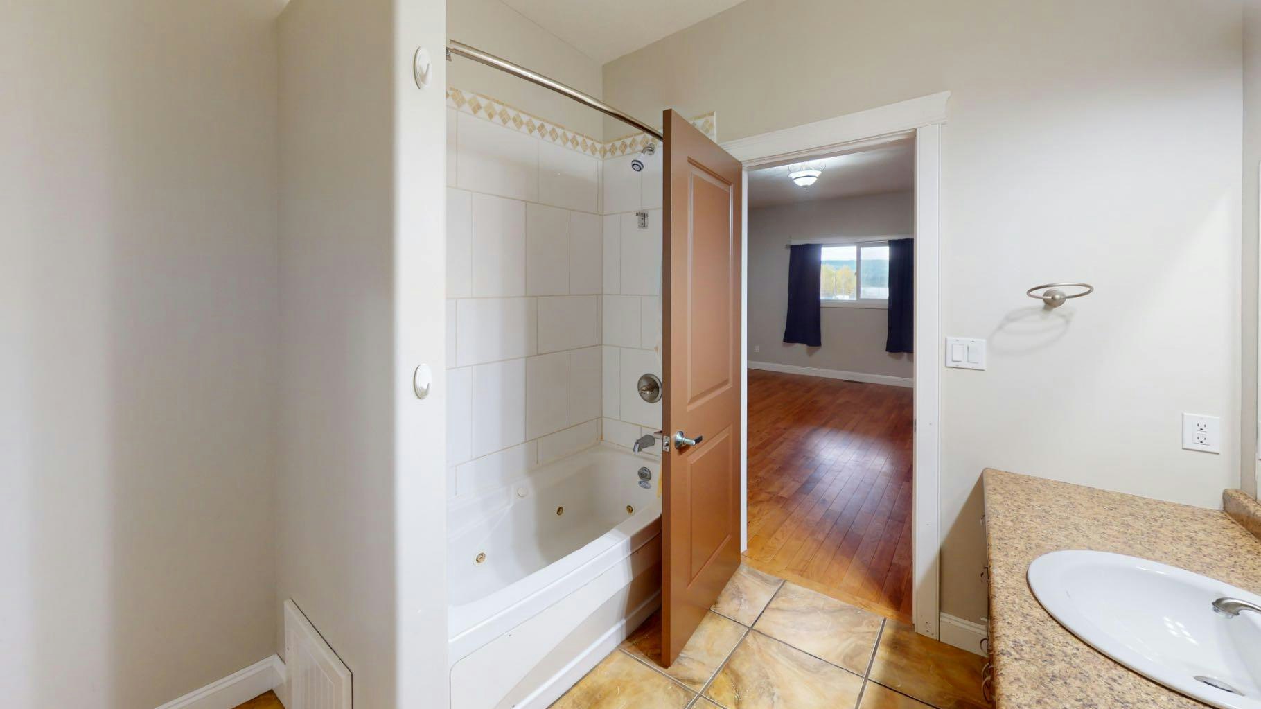 118 Wanyandi Avenue, Hinton Hill, AB, T7V 1M6 - 8