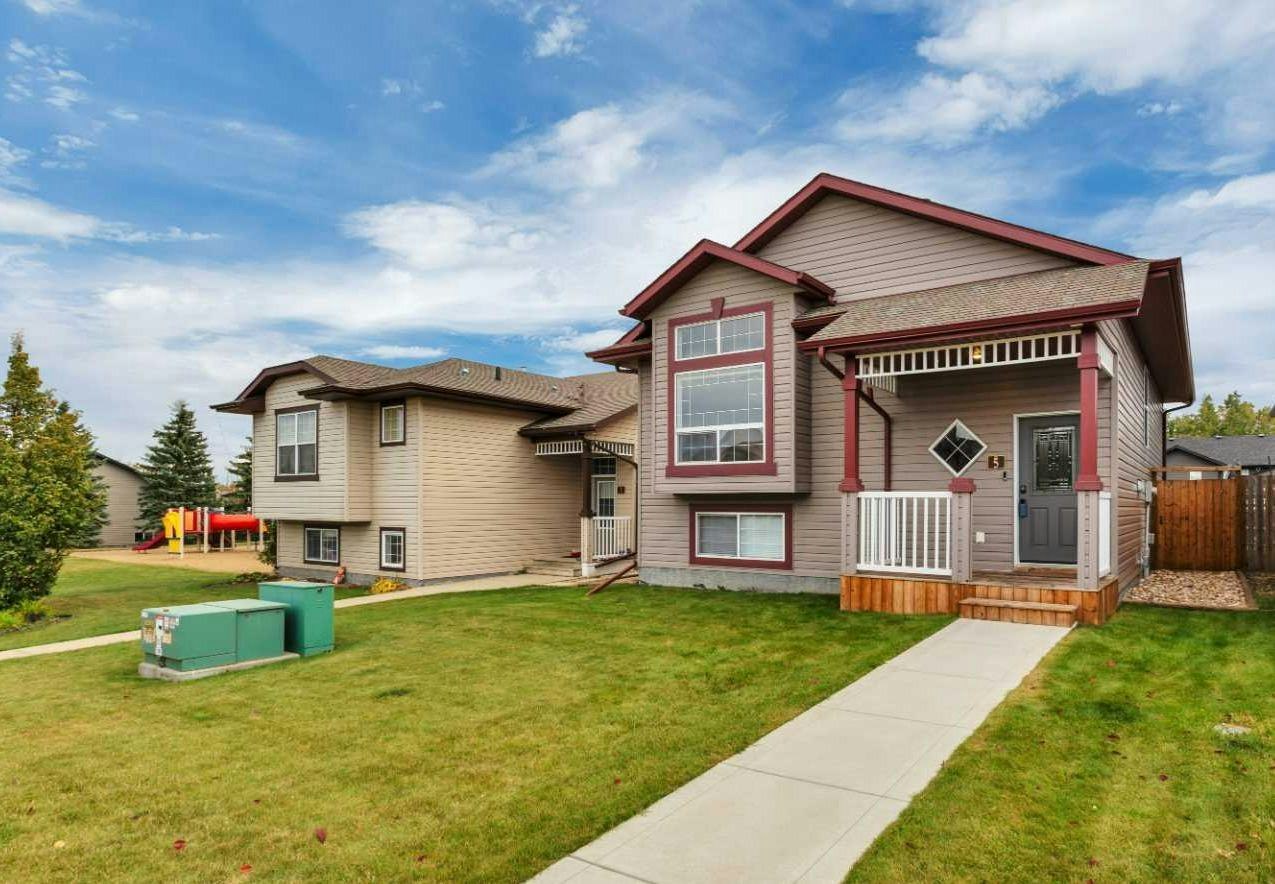 5 Wilkinson Circle, Sylvan Lake, AB, T4S 2N7
