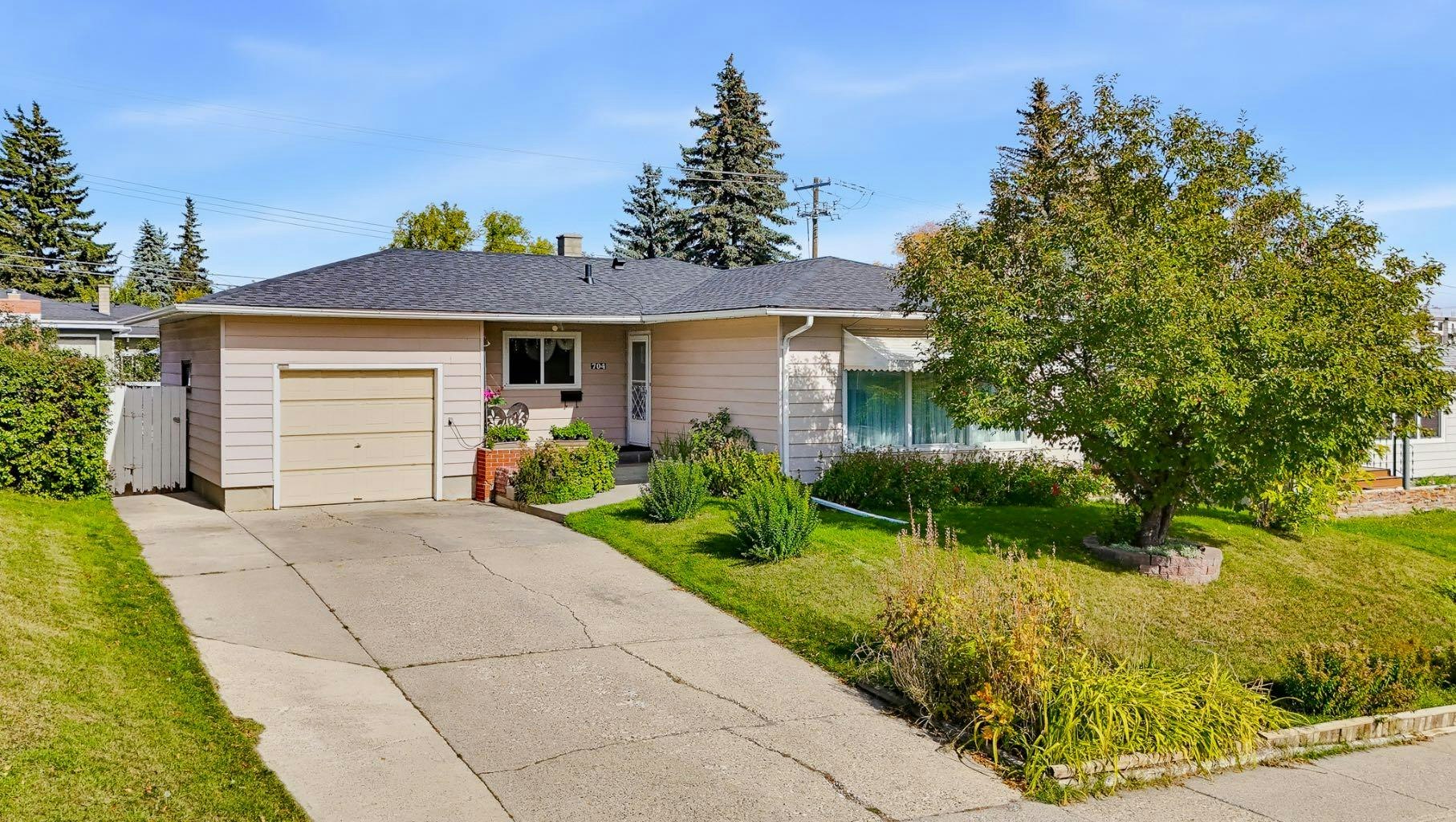 704 75 Avenue SW, Calgary, AB, T2V 0S3