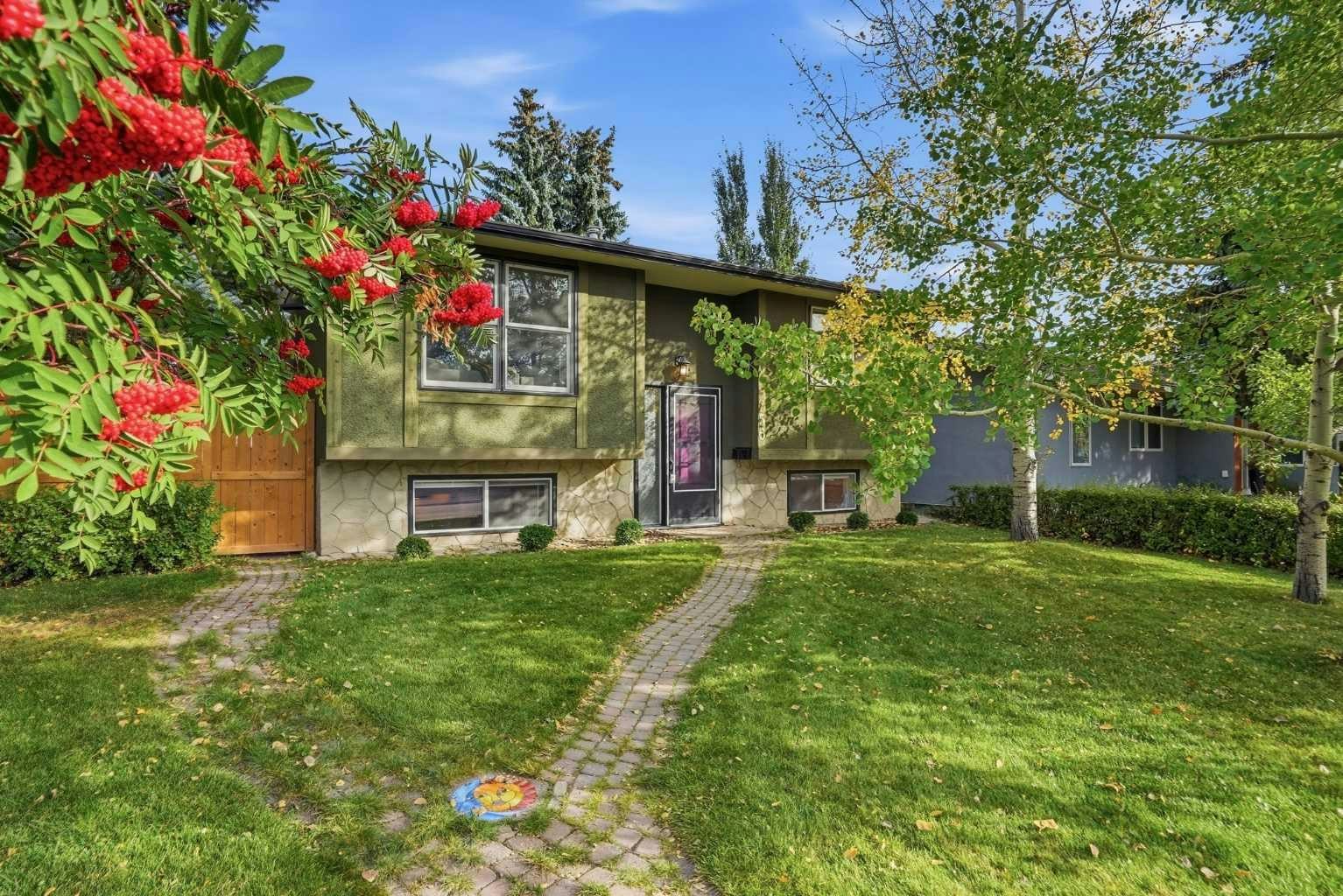 256 Silverview Way NW, Calgary, AB, T3B 3K3