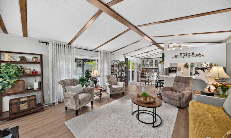 3221 Burroughs Manor NE
