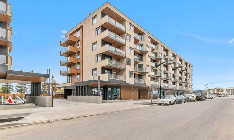 516-8230 Broadcast Avenue SW