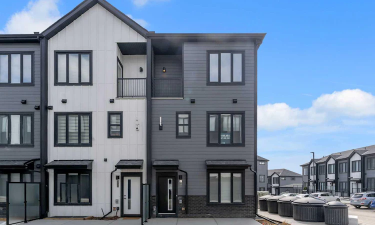 120 Arbour Lake Court NW