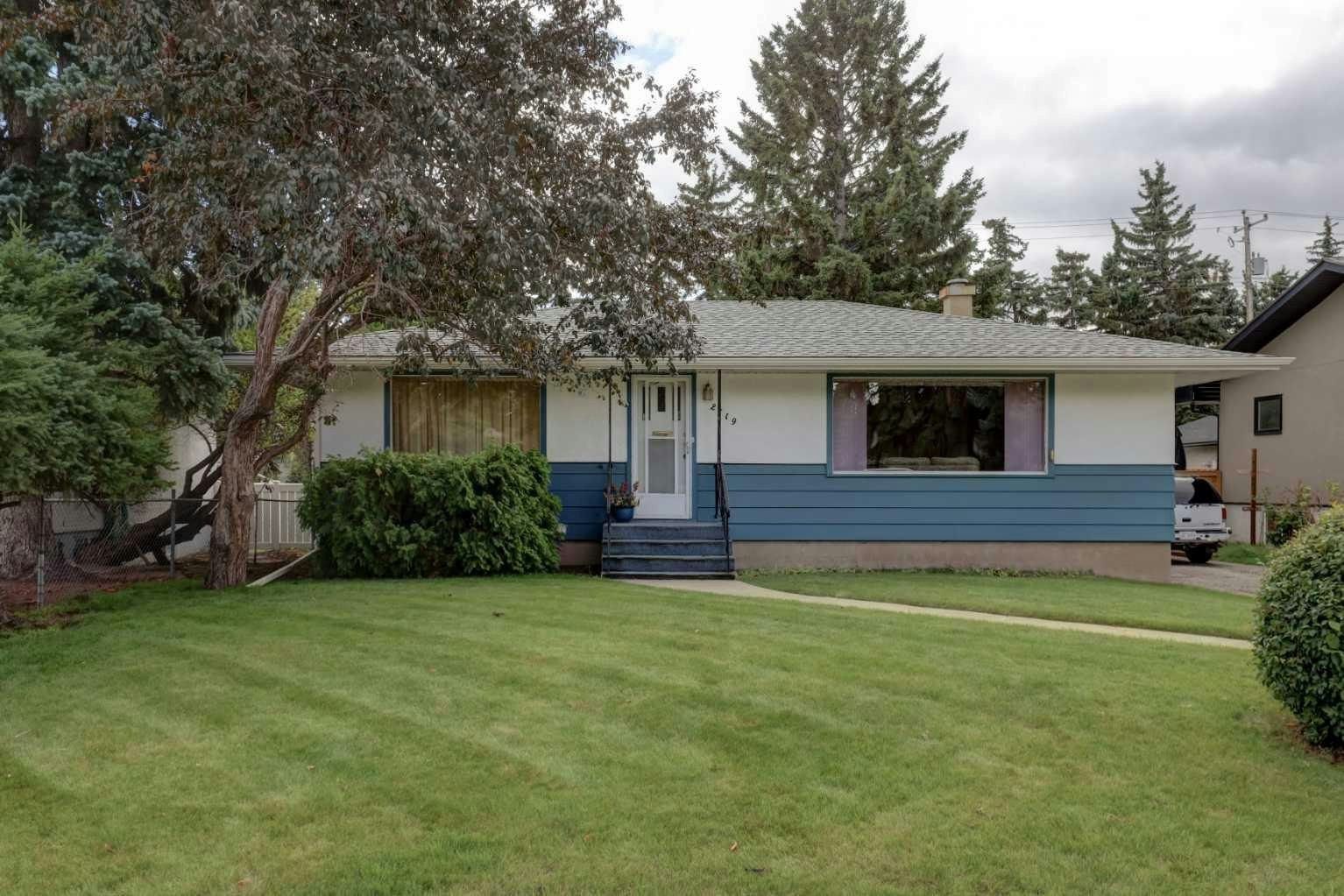 2119 Halifax Crescent NW, Calgary, AB, T2M 4C8