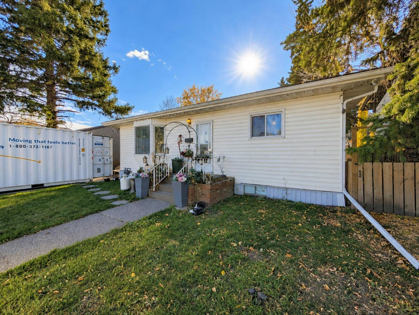 8119 34 Avenue NW, Calgary, AB, T3B 1P8