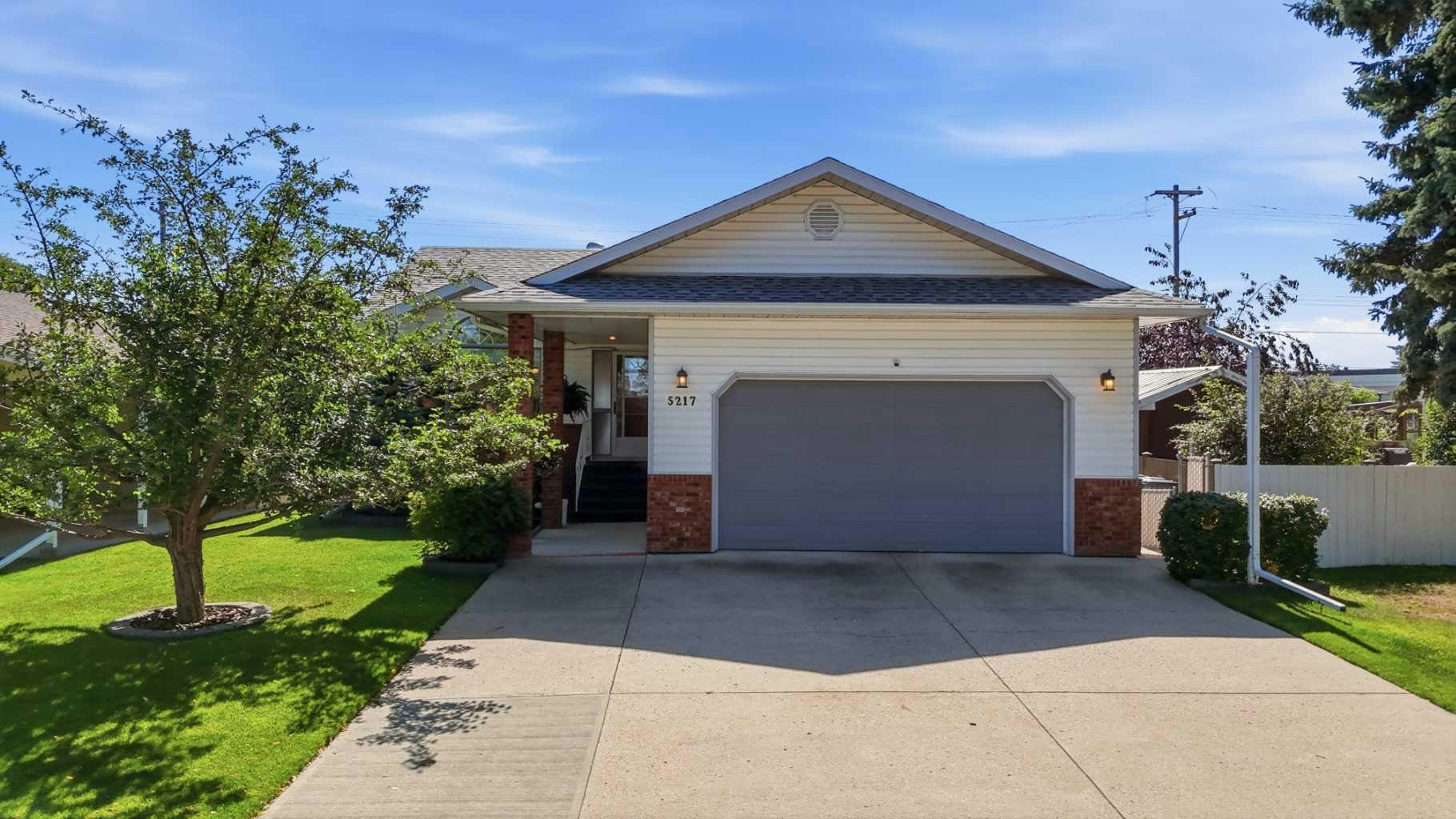 5217 50 Avenue, Ponoka, AB, T4J 1R9
