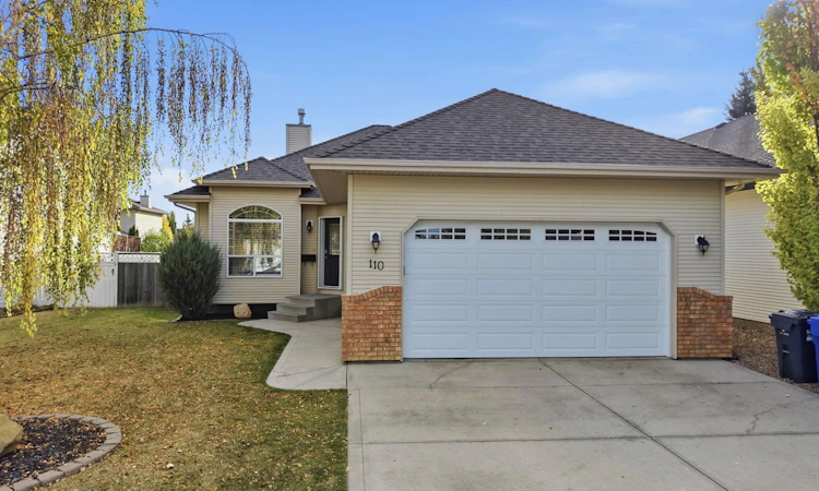 110 Ainsworth Crescent