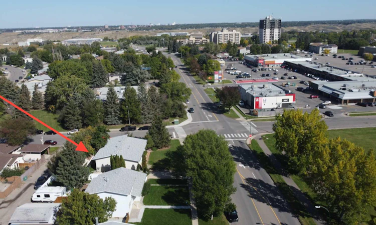205 Columbia Boulevard W