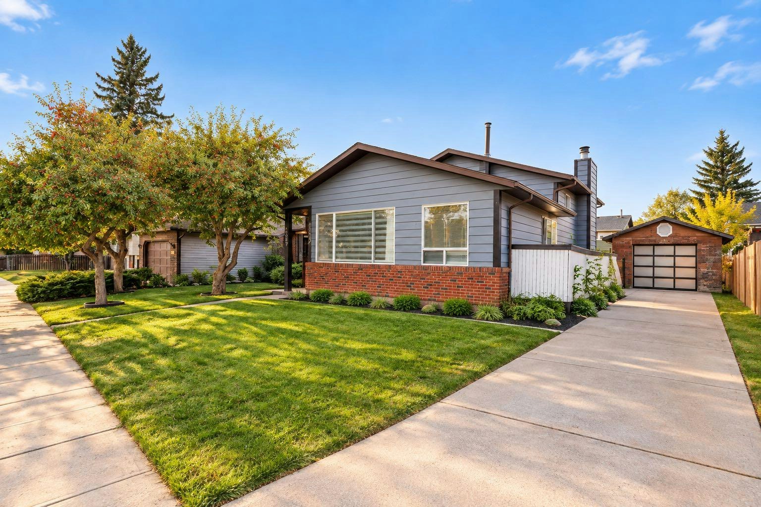 6827 Temple Drive NE, Calgary, AB, T1Y 5N4