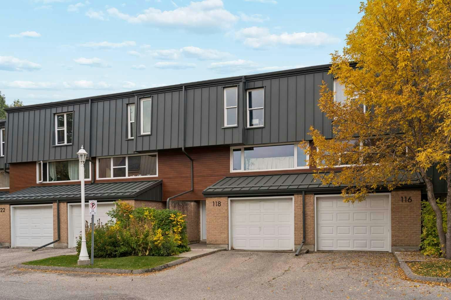 118 Brae Glen Lane SW, Calgary, AB, T2W 1B6