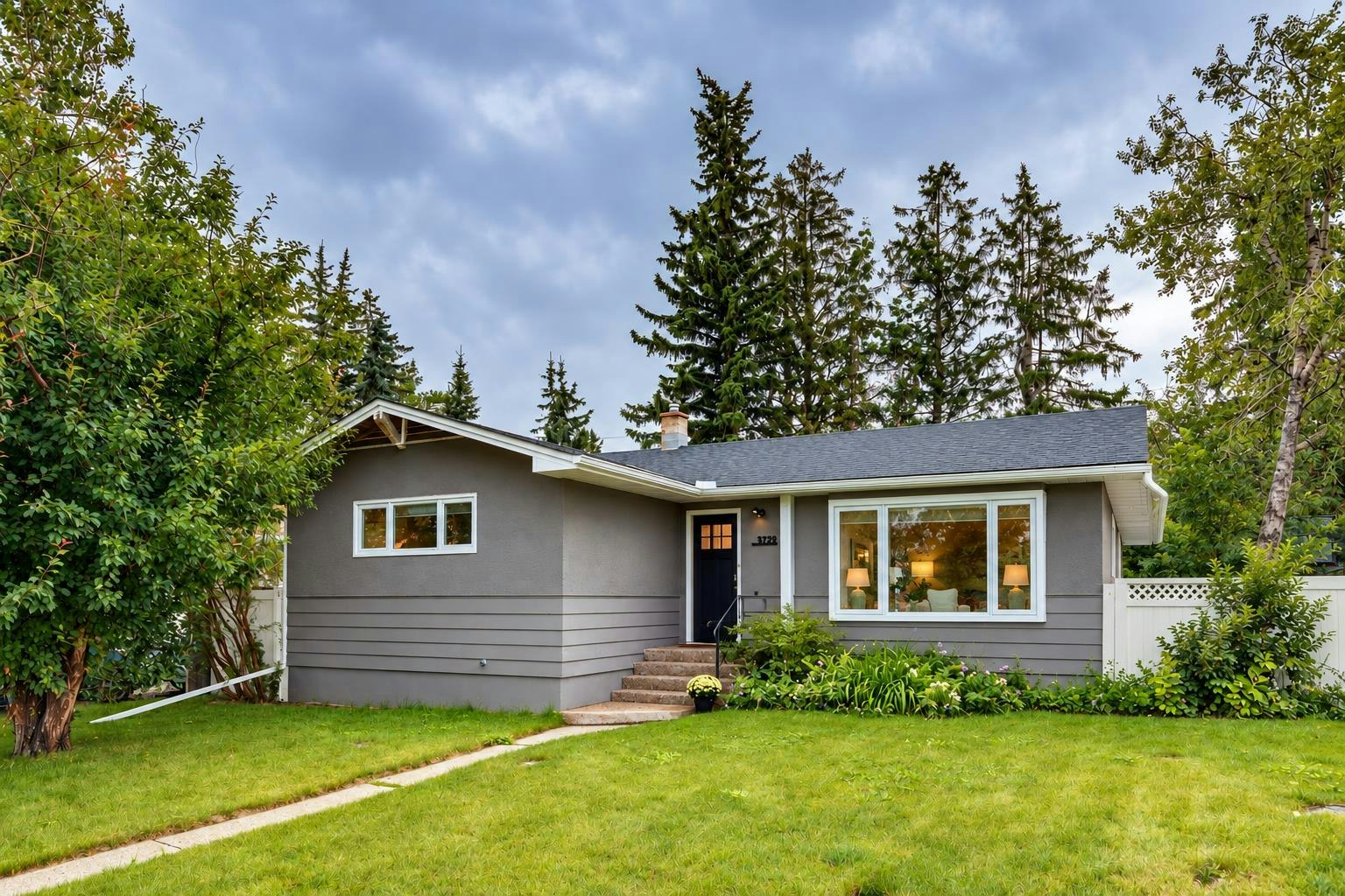 5327 17 Avenue SW, Calgary, AB, T3E 0E8
