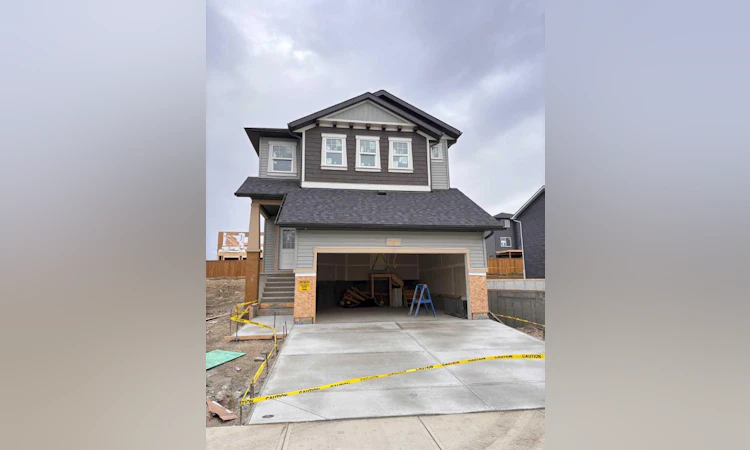 147 Vantage Crescent SW