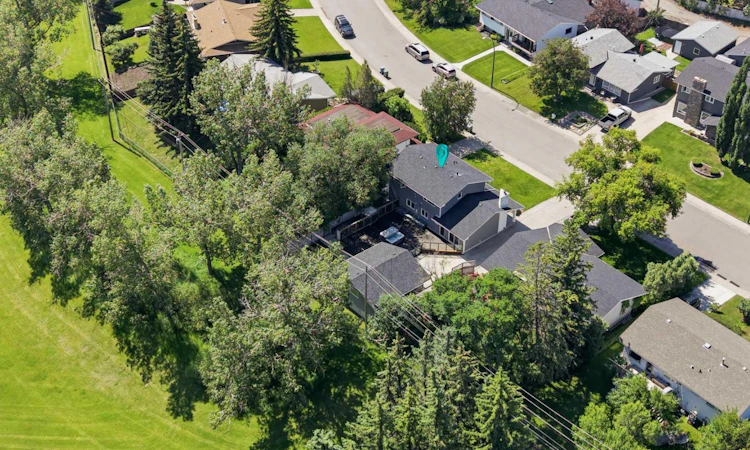 20 Mapleglade Close SE