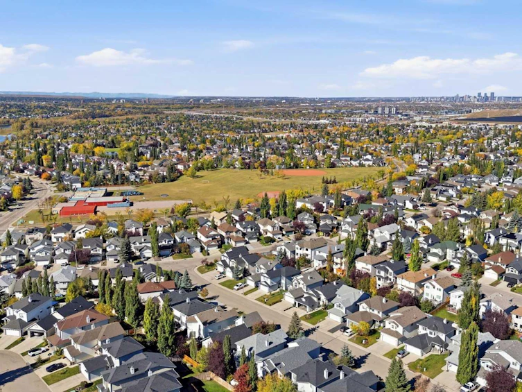 222 Douglas Ridge Circle SE, Calgary, AB, T2Z 3C4 - 40