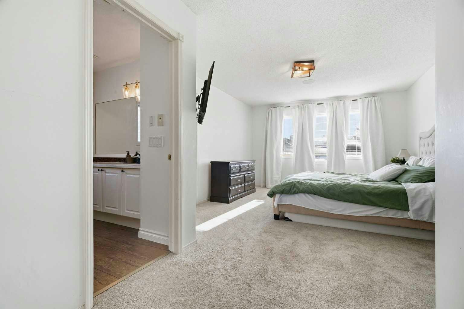 222 Douglas Ridge Circle SE, Calgary, AB, T2Z 3C4 - 24