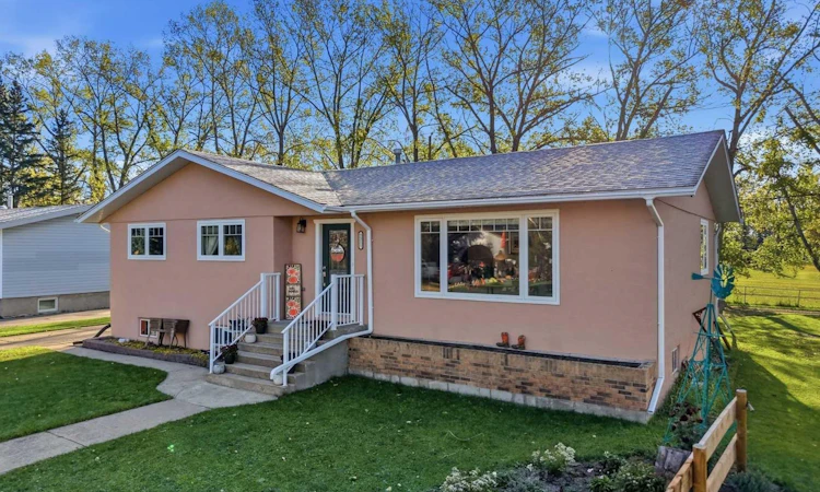 2211 Westview Crescent