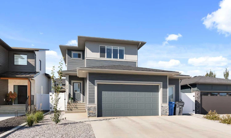 203 Hamptons Crescent SE