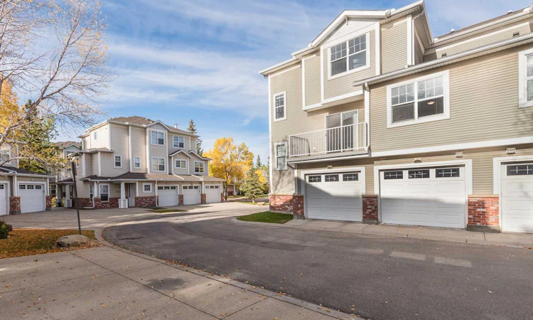 1104-7171 Coach Hill Road SW