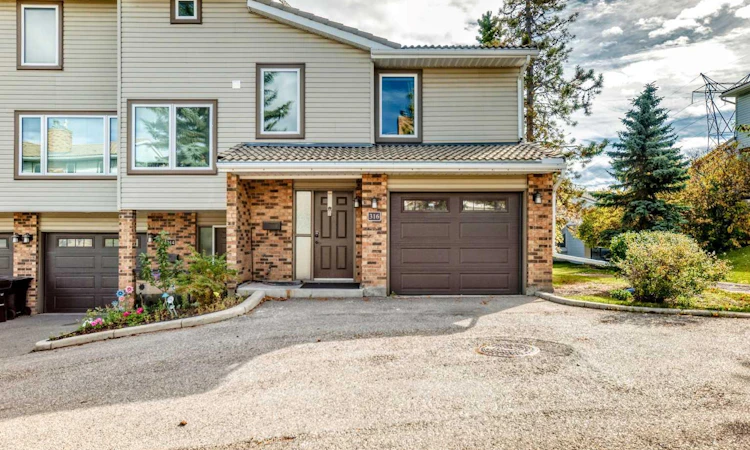 316 Coachway Lane SW