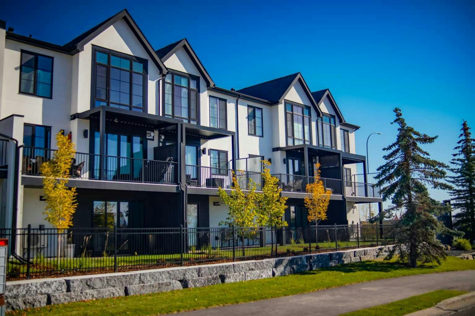 305-1700 73 Street SW, Calgary, AB, T3H 0J6