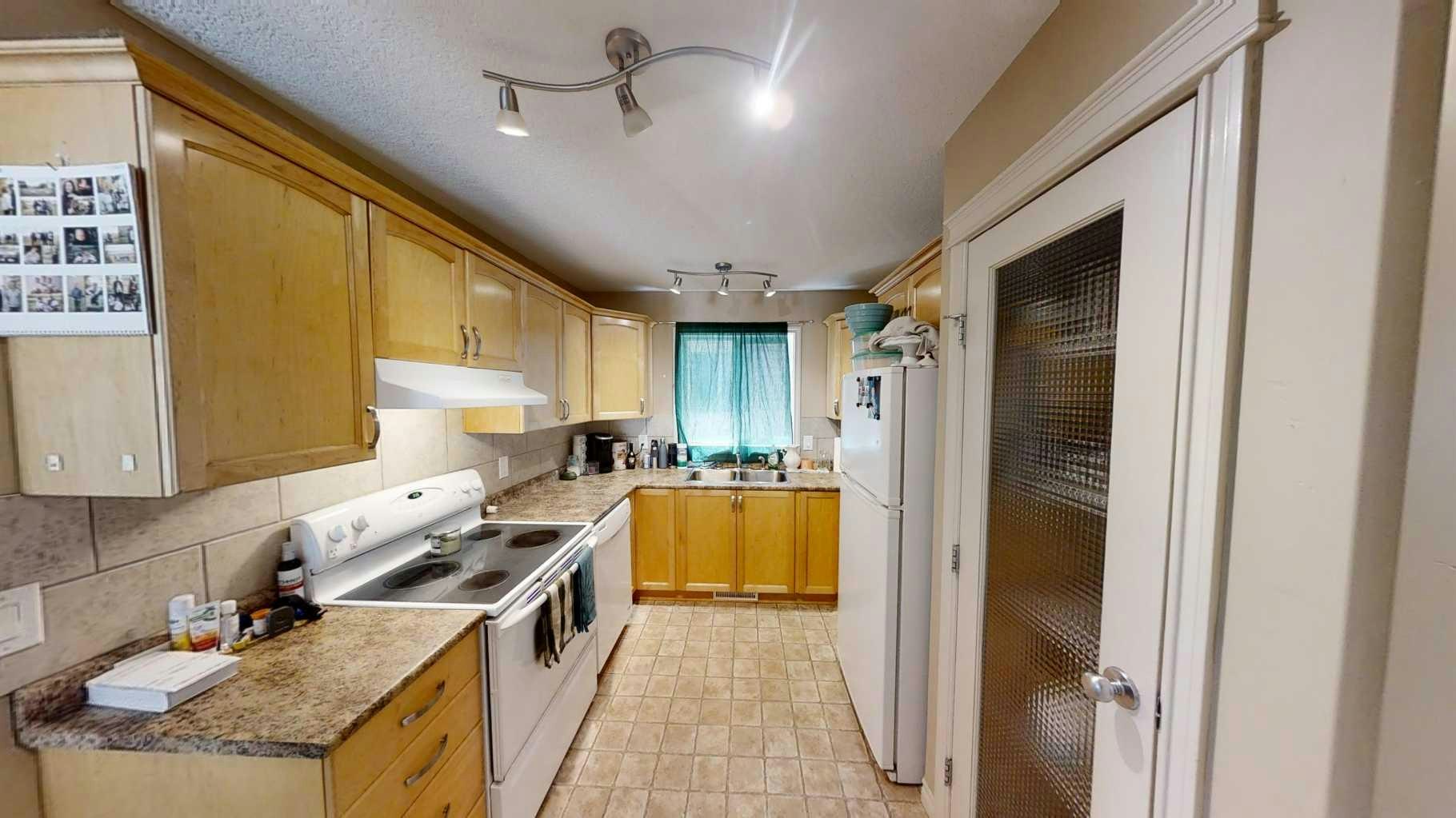 B-9334 Lakeland Drive, Grande Prairie, AB, T8X 1N5 5