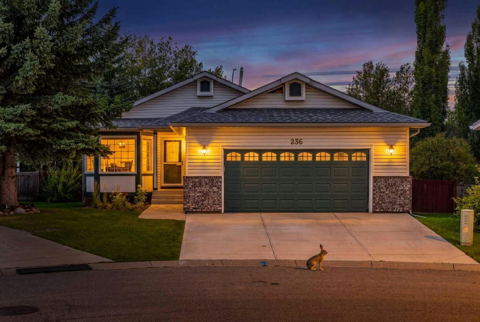 236 Edgebrook Gardens NW, Calgary, AB, T3A 4Z9