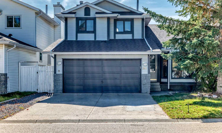 144 Hawkdale Close NW