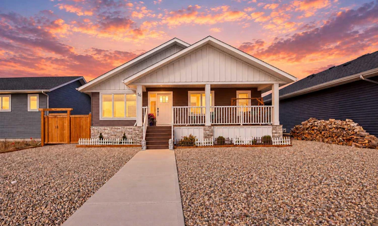 16 Gardner Close