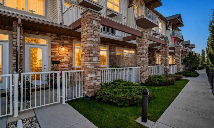 2-140 Rockyledge View NW