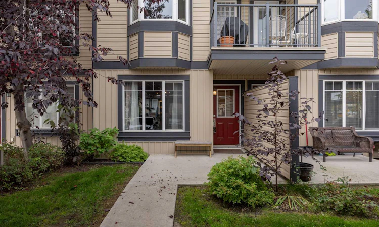 5-133 Copperpond Heights SE