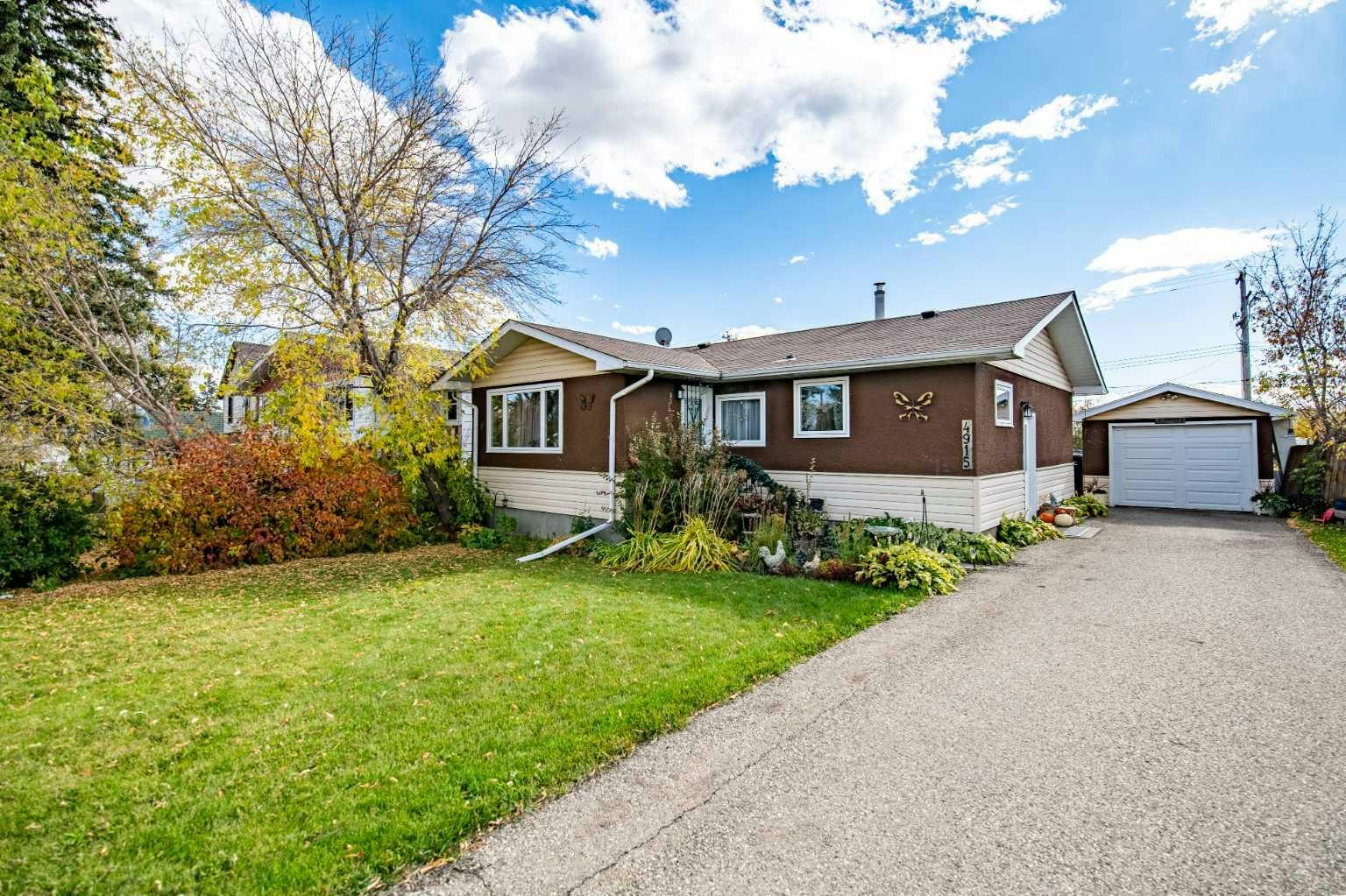 4915 51 Avenue, Eckville, AB, T0M 0X0