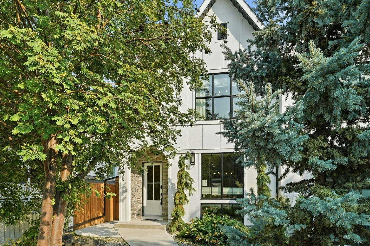 736 35 Street NW, Calgary, AB, T2N 2Z5