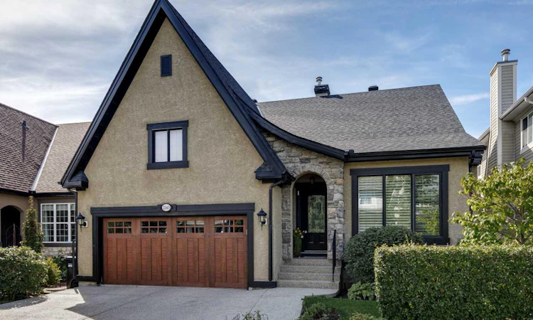 2143 Vimy Way SW