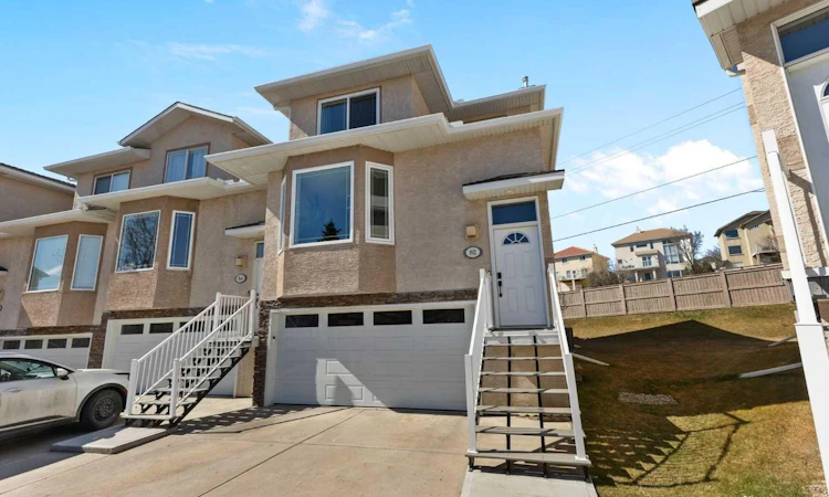 82 Country Hills Gardens NW