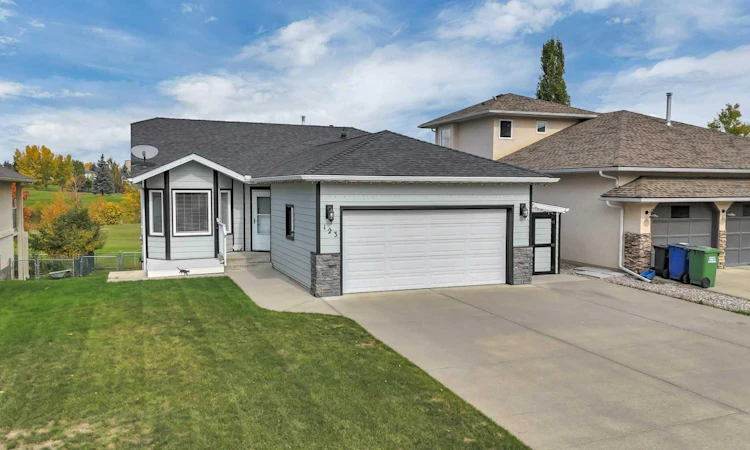 123 Riverview Circle