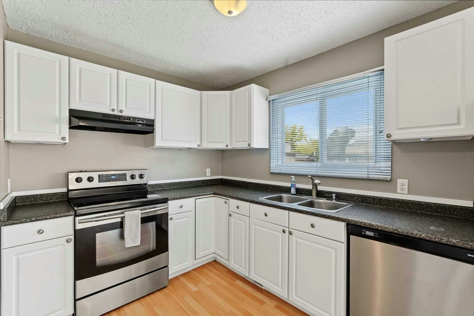 1215 137 Avenue SE, Calgary, AB, T2J 6N3