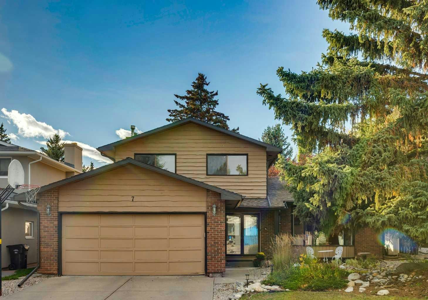 7 Woodgreen Crescent SW, Calgary, AB, T2W 4A4