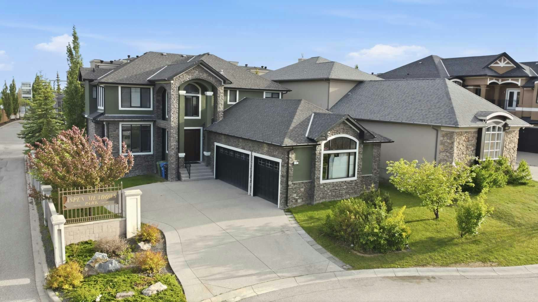 5 Aspen Meadows Park SW, Calgary, AB, T3H 5Z7