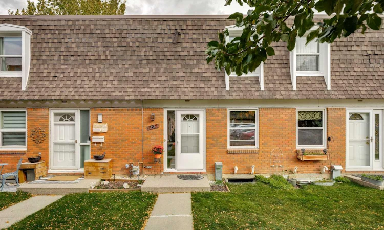 23-330 Canterbury Drive SW